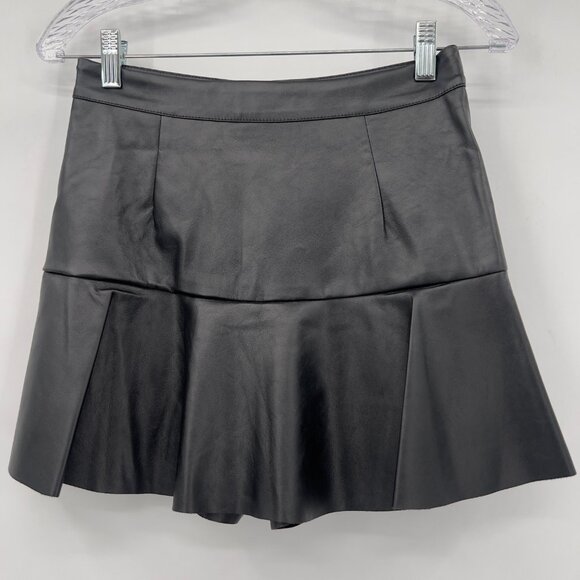 DO+BE Black Faux Leather Ruffle Skort Trendy – Women’s Small - Picture 2 of 8
